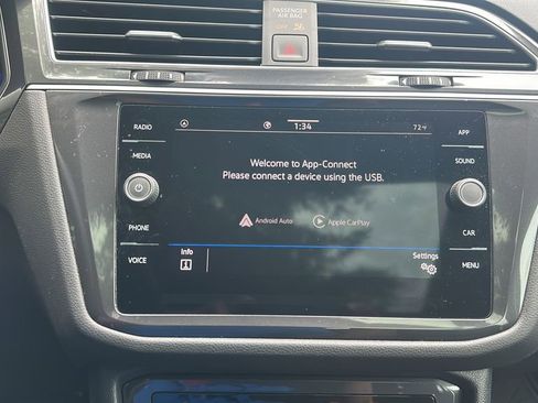 Used 2024 Volkswagen Tiguan SE image 31