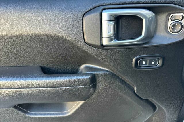 Used 2022 Jeep Wrangler Unlimited Sport AWD/4WD image 8
