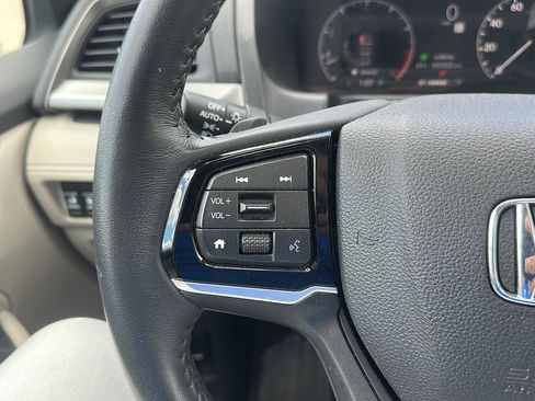 Used 2025 Honda Odyssey EX-L image 16