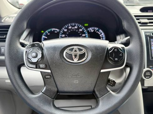Used 2014 Toyota Camry LE FWD image 12