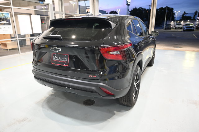 New 2026 Chevrolet Trax RS w/ Sunroof Package FWD image 5