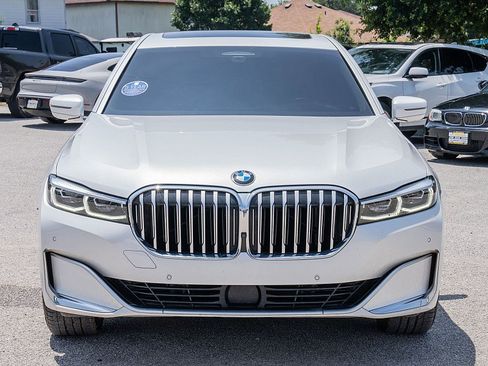 Used 2022 BMW 740i w/ Luxury Rear Seating Package RWD image 2