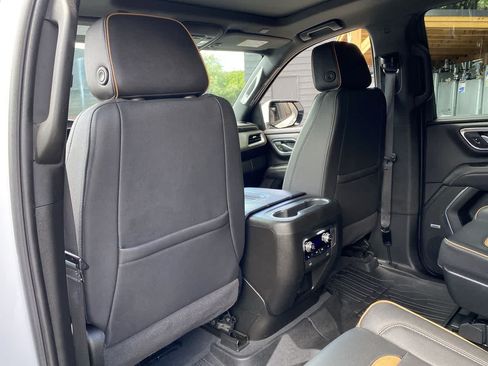 Used 2023 GMC Yukon AT4 w/ AT4 Premium Package AWD/4WD image 15