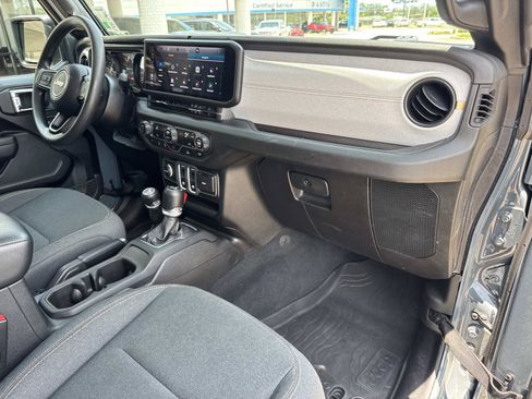 Used 2025 Jeep Wrangler Sport AWD/4WD image 12