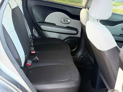 Used 2016 Kia Soul FWD image 12