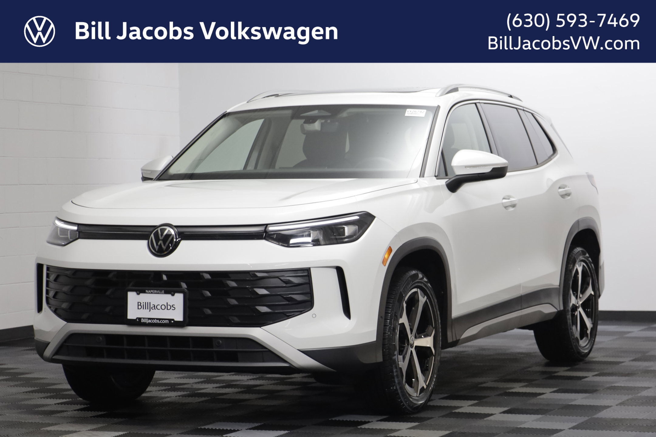 Used 2026 Volkswagen Tiguan SE w/ Panoramic Sunroof Package AWD/4WD image 1