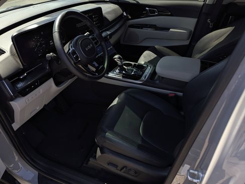 Used 2024 Kia Carnival SX Prestige image 9