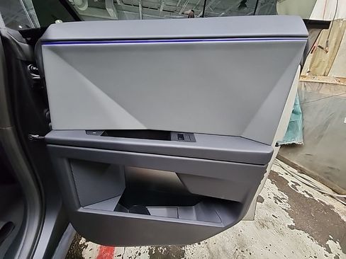 Used 2024 Tesla Cybertruck AWD Crew Cab image 22