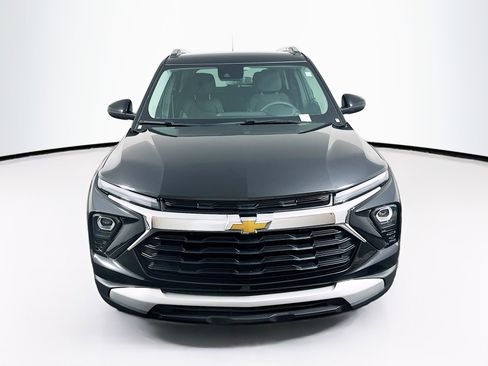 Used 2025 Chevrolet TrailBlazer LT image 2