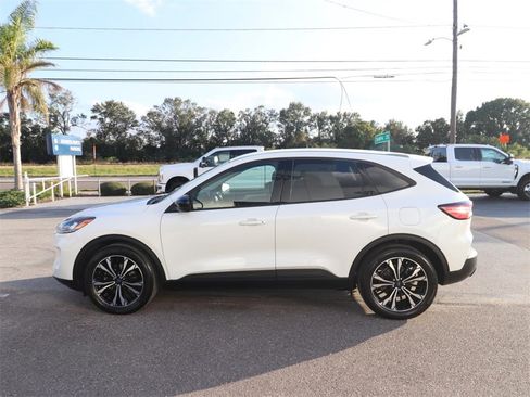 Certified 2022 Ford Escape SE w/ SE Sport Appearance Package image 5