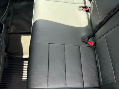 Used 2018 Toyota Corolla LE image 19