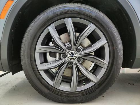 Used 2022 Volkswagen Tiguan SE FWD image 32