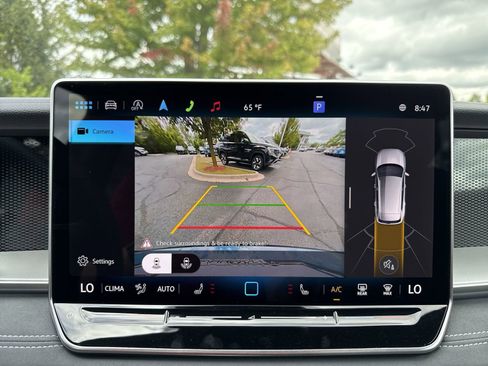 New 2025 Volkswagen Tiguan SE R-Line image 19