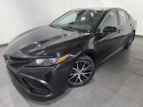 Used 2023 Toyota Camry SE w/ Convenience Package image 1