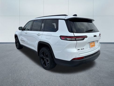 Certified 2022 Jeep Grand Cherokee L Laredo image 3