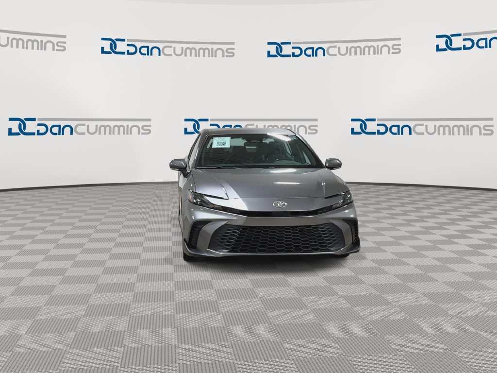 Used 2025 Toyota Camry SE FWD image 4
