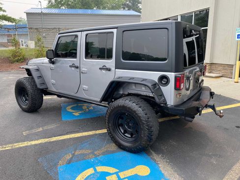 Used 2017 Jeep Wrangler Unlimited Sport w/ Quick Order Package 24S AWD/4WD image 3