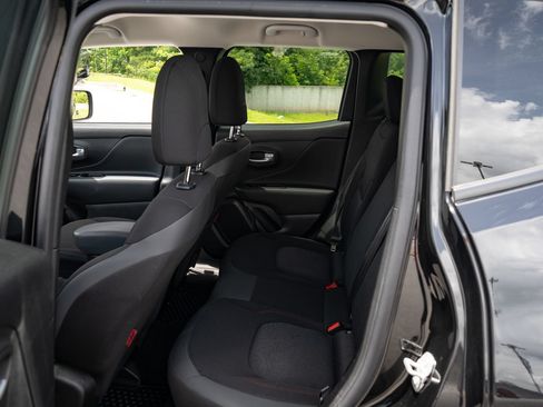 Used 2023 Jeep Renegade Trailhawk AWD/4WD image 18