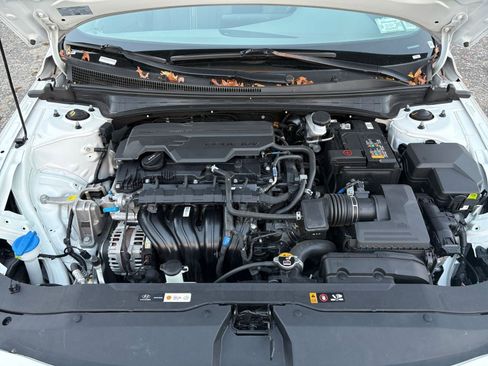 Used 2025 Hyundai Elantra SEL image 30