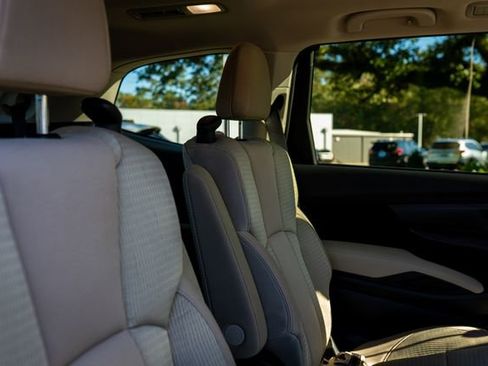 Certified 2025 Subaru Ascent Premium image 9