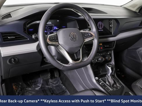 Used 2024 Volkswagen Taos SE w/ MDO Package FWD image 5