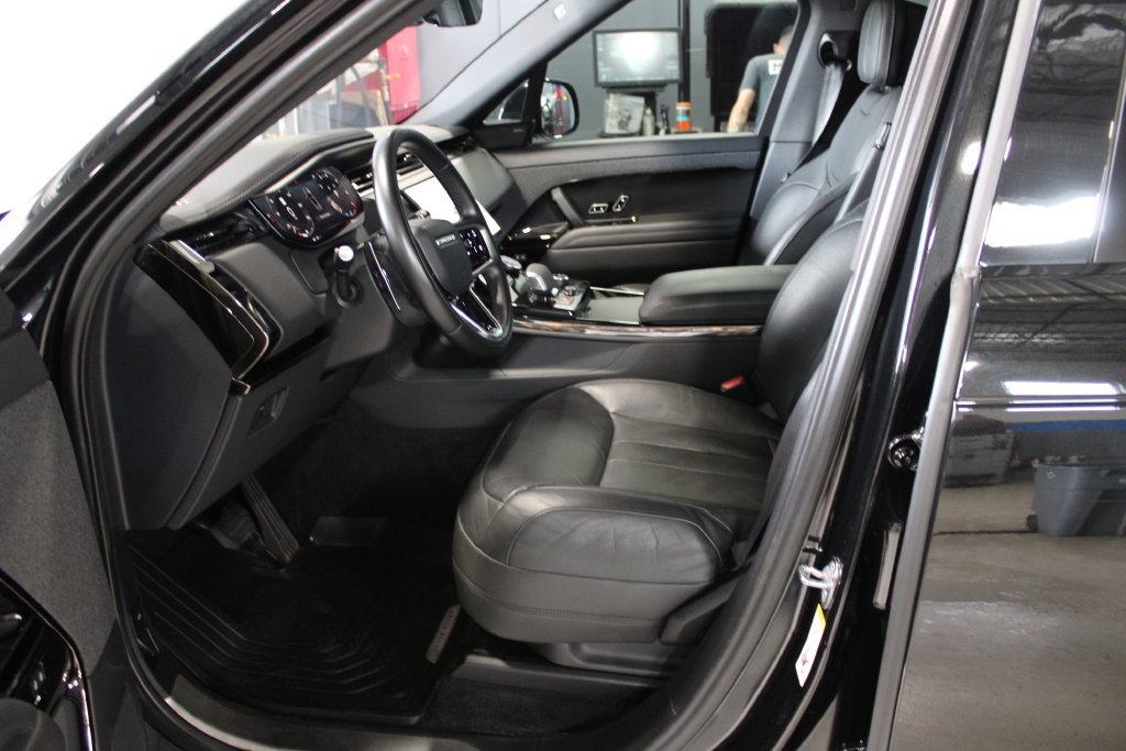 Used 2023 Land Rover Range Rover Sport SE AWD/4WD image 6