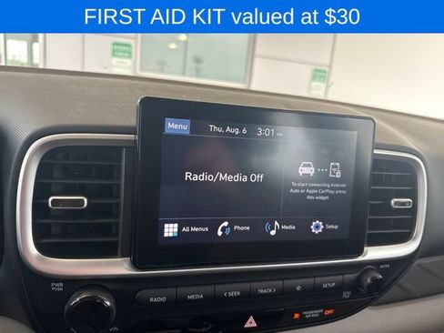 Used 2024 Hyundai Venue SEL FWD image 10