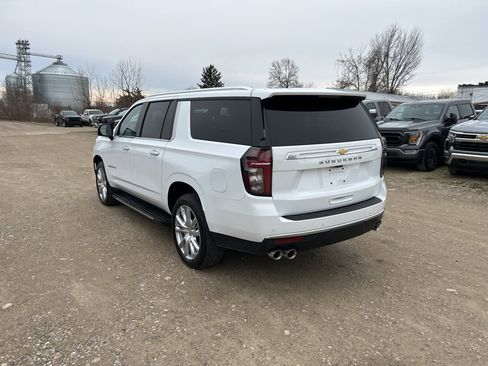 Used 2024 Chevrolet Suburban High Country image 3
