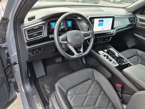 Used 2024 Volkswagen Atlas Cross Sport SE w/ Panoramic Sunroof Package AWD/4WD image 17
