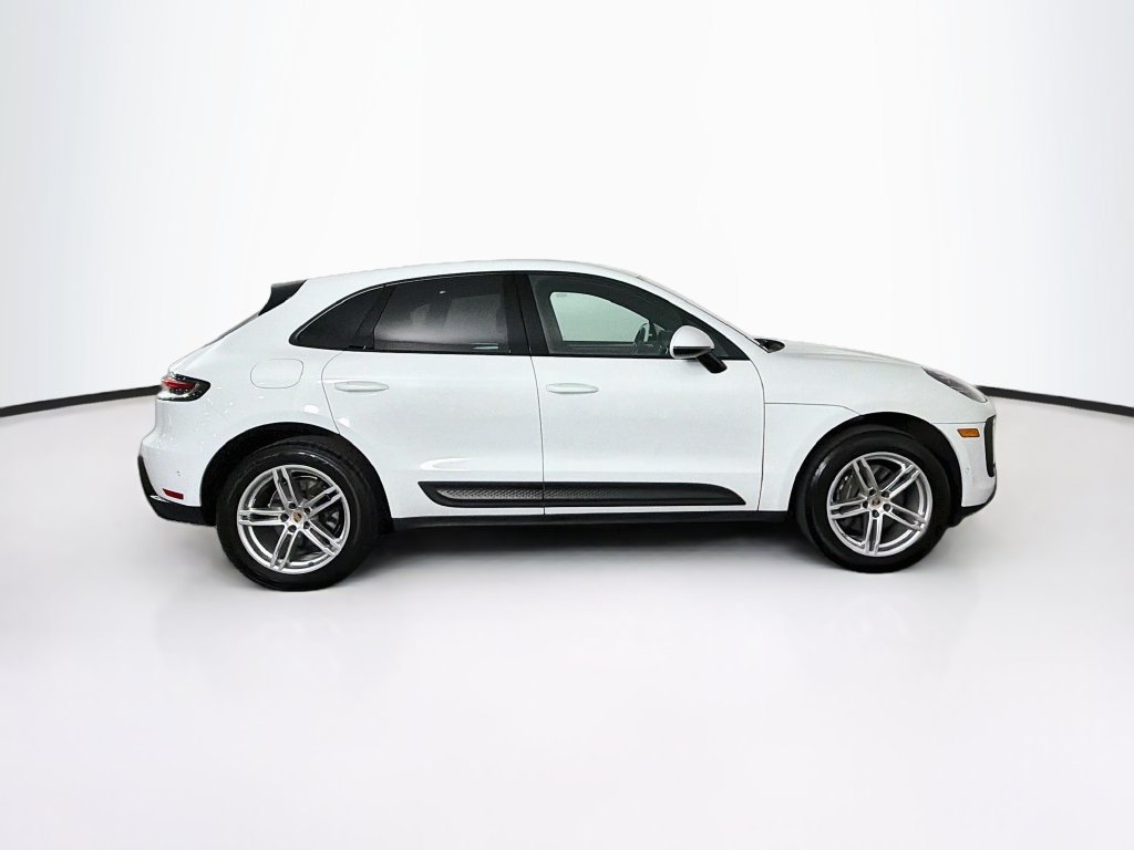 Certified 2023 Porsche Macan AWD/4WD image 8