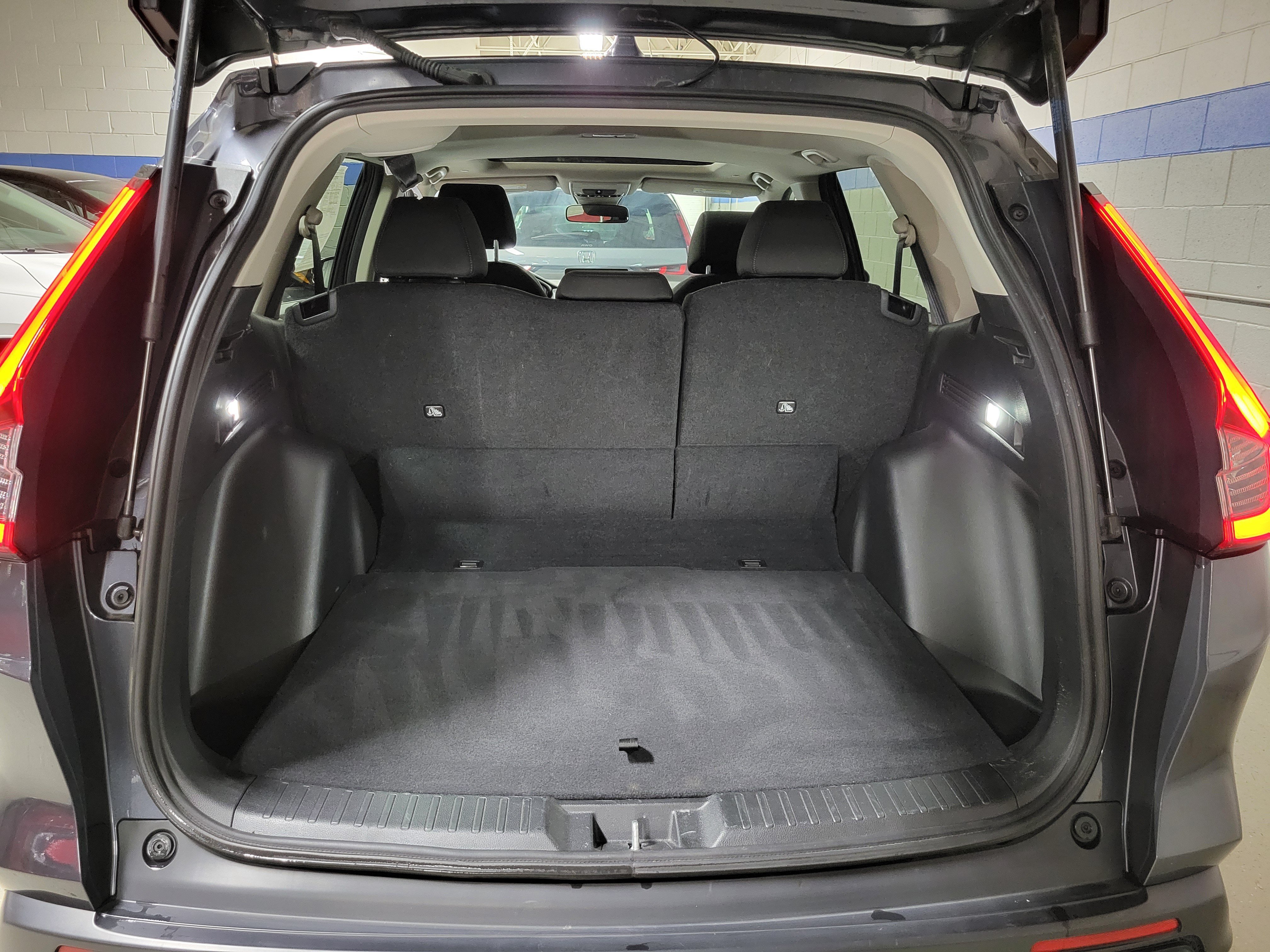 Used 2025 Honda CR-V EX image 8
