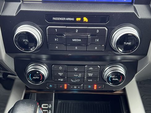 Used 2019 Ford F150 Lariat w/ Equipment Group 502A Luxury image 27