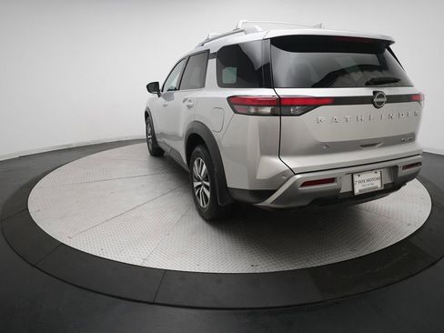 Used 2024 Nissan Pathfinder SL image 29