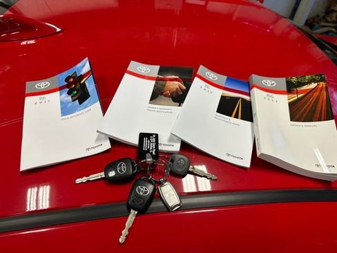 Used 2017 Toyota 86 image 5