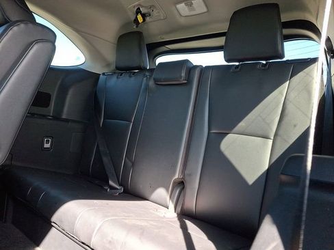 Used 2024 Toyota Highlander XLE image 11