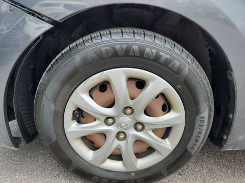 Used 2012 Hyundai Accent GS FWD image 15