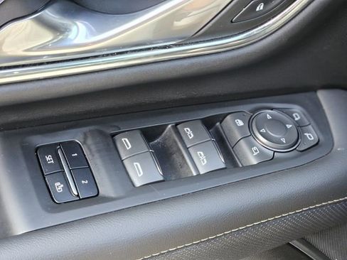 Used 2023 Chevrolet Suburban Premier image 21