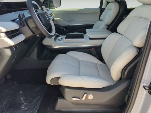 New 2026 Lincoln Navigator L Premier AWD/4WD image 10