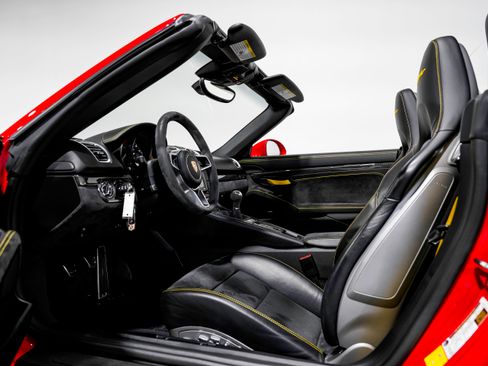 Used 2016 Porsche Boxster Spyder image 18