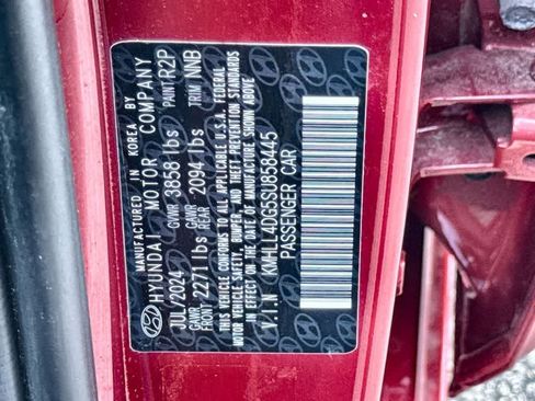 Used 2025 Hyundai Elantra SE FWD image 29
