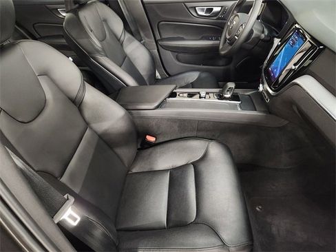 Used 2024 Volvo S60 B5 Core image 3