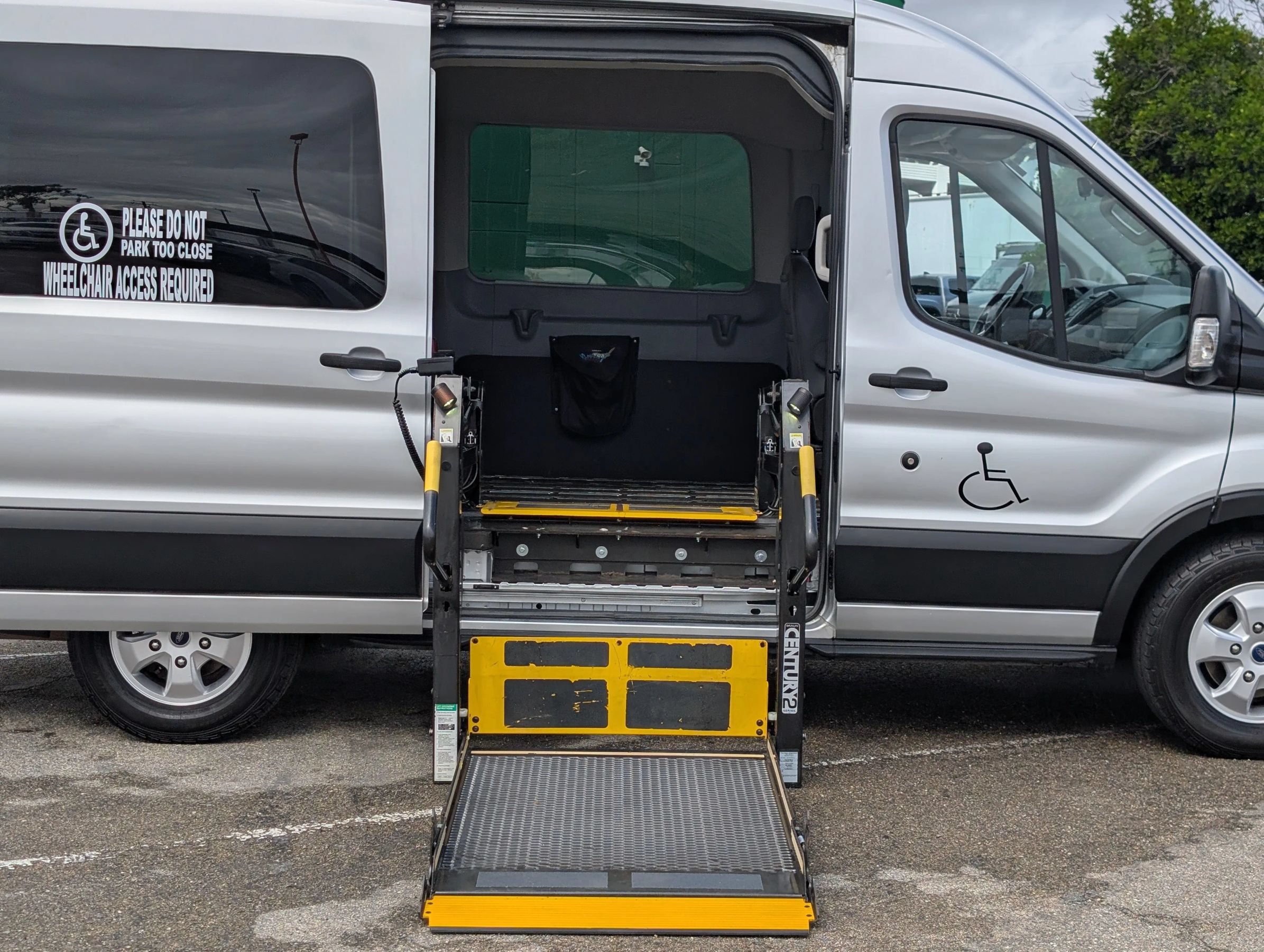 Used 2019 Ford Transit 150 XLT RWD image 3