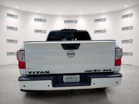 Used 2024 Nissan Titan 4x4 Crew Cab image 6