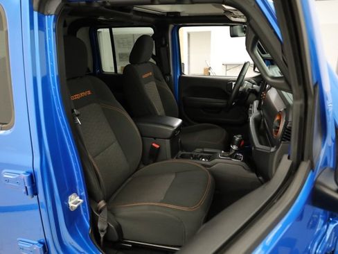 Used 2023 Jeep Gladiator Mojave w/ Cold Weather Group image 35