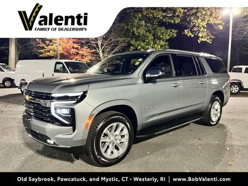 Used 2025 Chevrolet Suburban Premier image 1