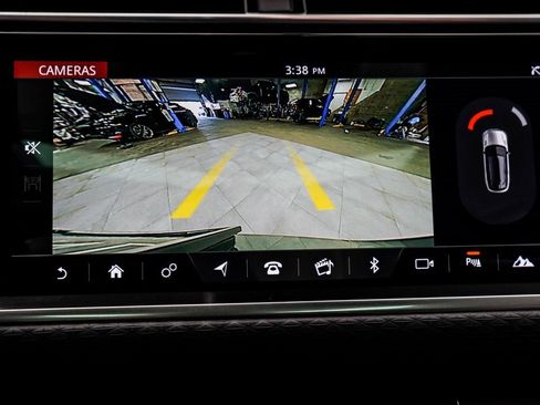 Used 2020 Land Rover Range Rover Velar S image 30