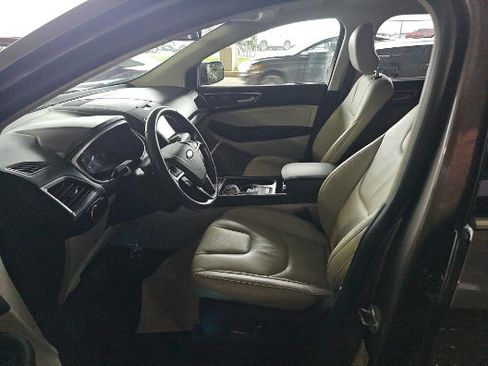 Used 2019 Ford Edge Titanium w/ Cold Weather Package AWD/4WD image 5