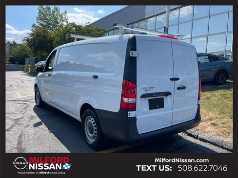 Used 2023 Mercedes-Benz Metris image 3