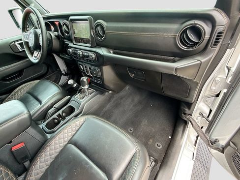 Used 2023 Jeep Wrangler Unlimited Sahara AWD/4WD image 33