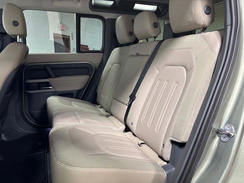 Used 2020 Land Rover Defender 110 First Edition image 28